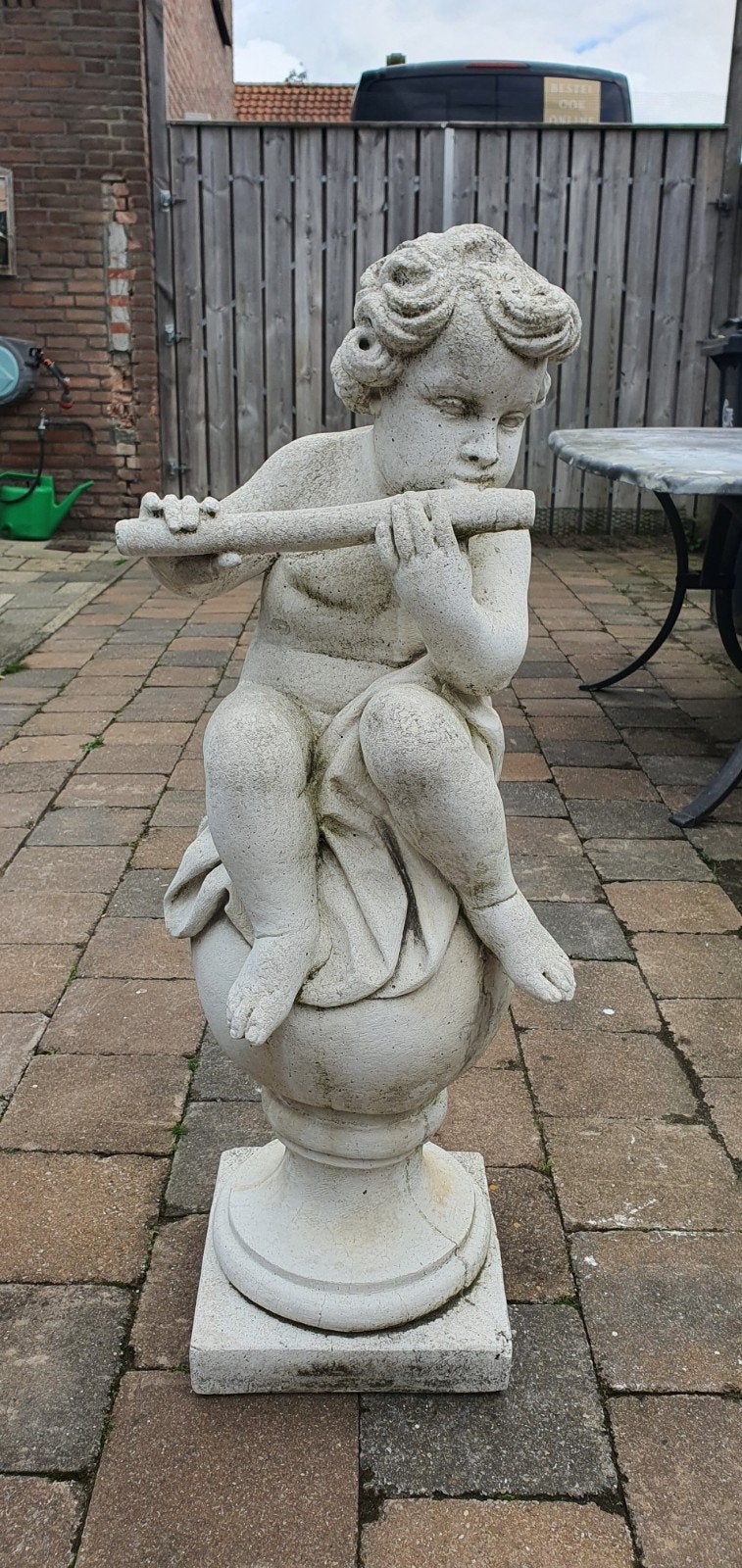 Engelen Beeld op bol met fluit, Tuin en Terras, Steen, Ophalen of Verzenden, Zo goed als nieuw