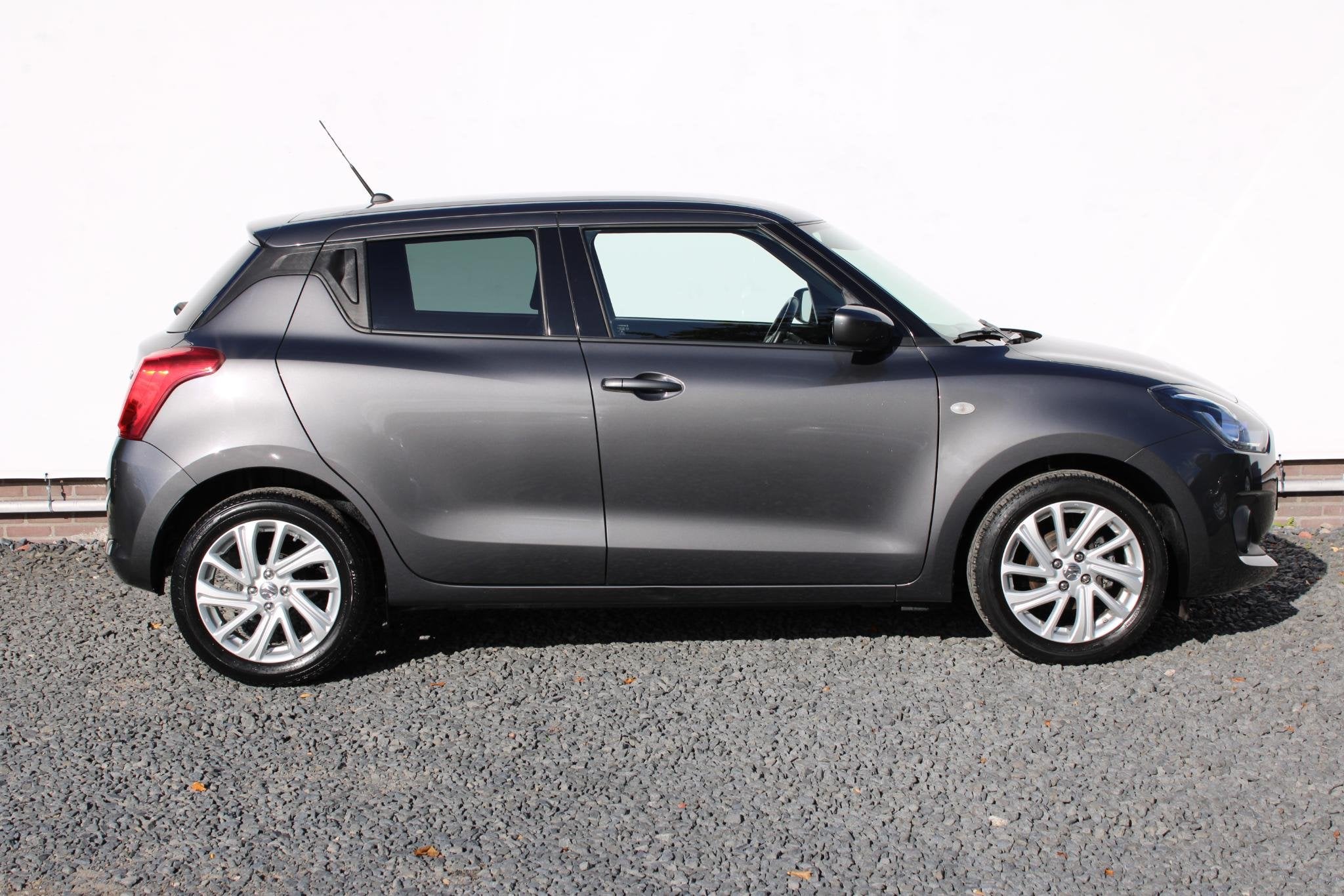 Suzuki Swift 1.2 Select Smart Hybrid 1e Eig Dealer onderhoud, Auto's, Stof, Gebruikt, 4 cilinders, 400 kg