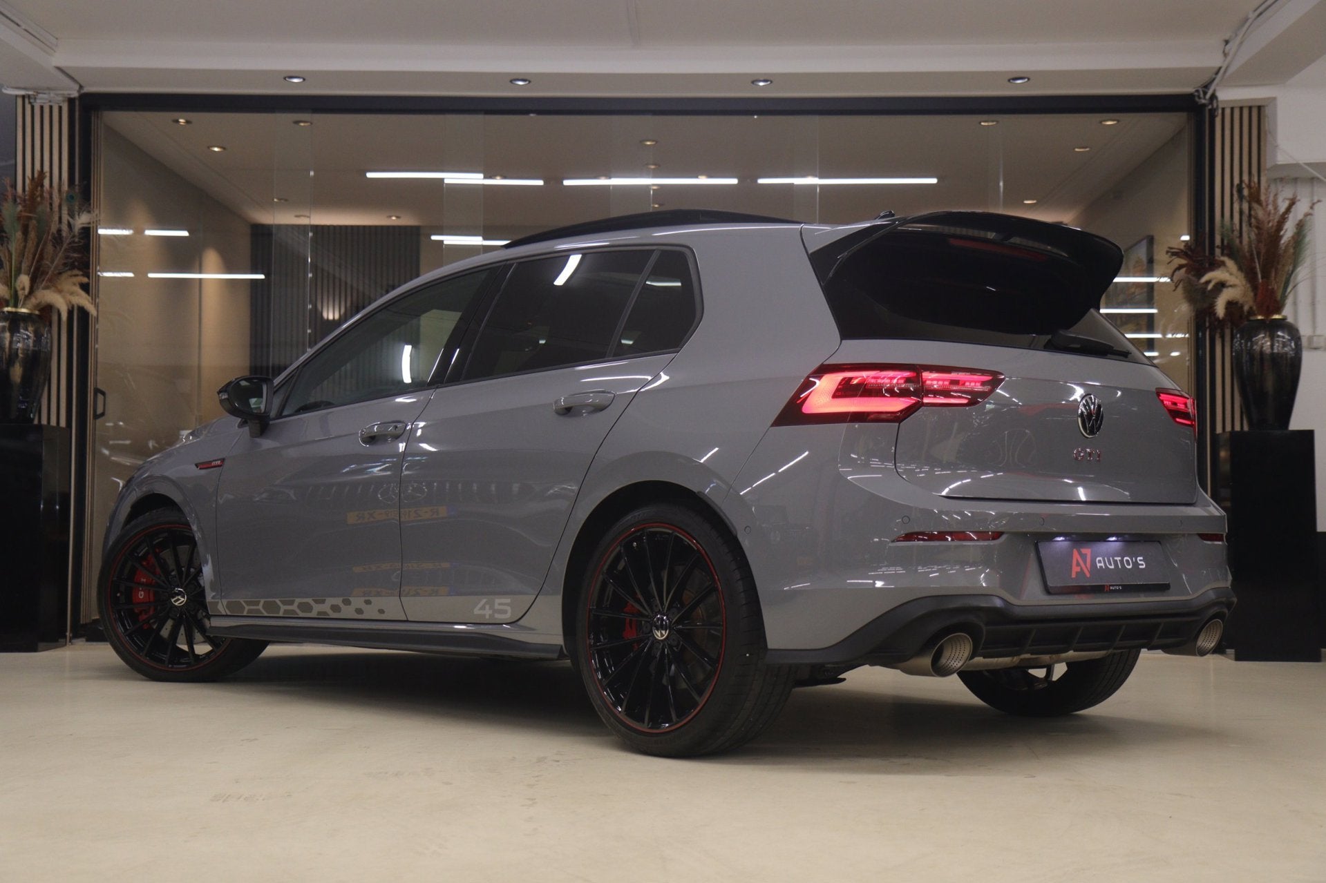 Foto 2 van Volkswagen GOLF 2.0 TSI GTI 45 JAHRE CLUBSPORT AKRA/PANO/ACC