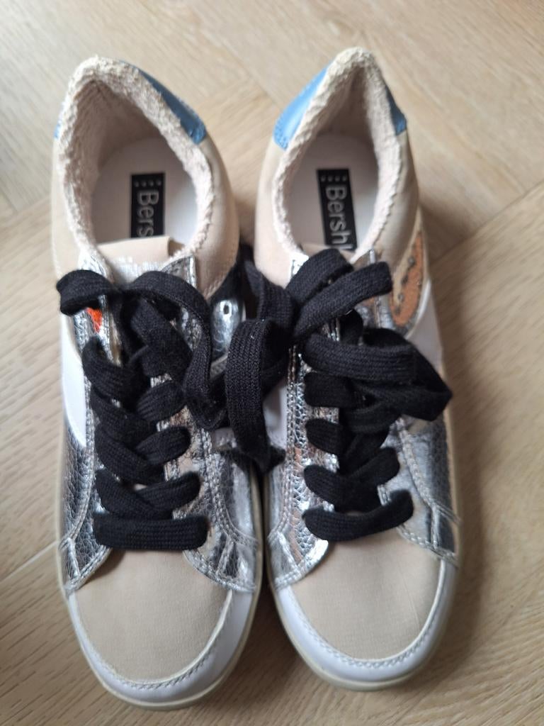 Bershka sneakers maat 36 - nooit gedragen, Overige kleuren, Bershka, Ophalen of Verzenden, Sneakers of Gympen