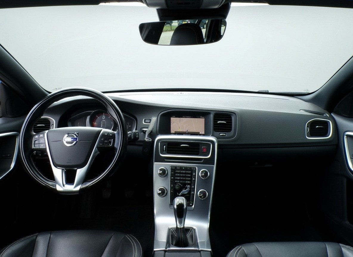 Volvo V60 2.0 D2 Polar+ Dynamic|Xenon|Leder|Navi|Cruise|PDC, Auto's, Voorwielaandrijving, Gebruikt, 4 cilinders, 1969 cc