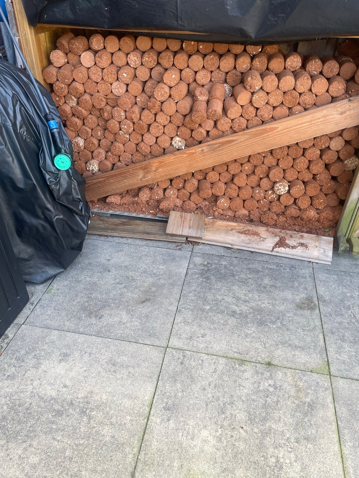 Houtbriketten voor kachel of vuurkorf, Tuin en Terras, Minder dan 3 m³, Ophalen, Overige houtsoorten, Blokken