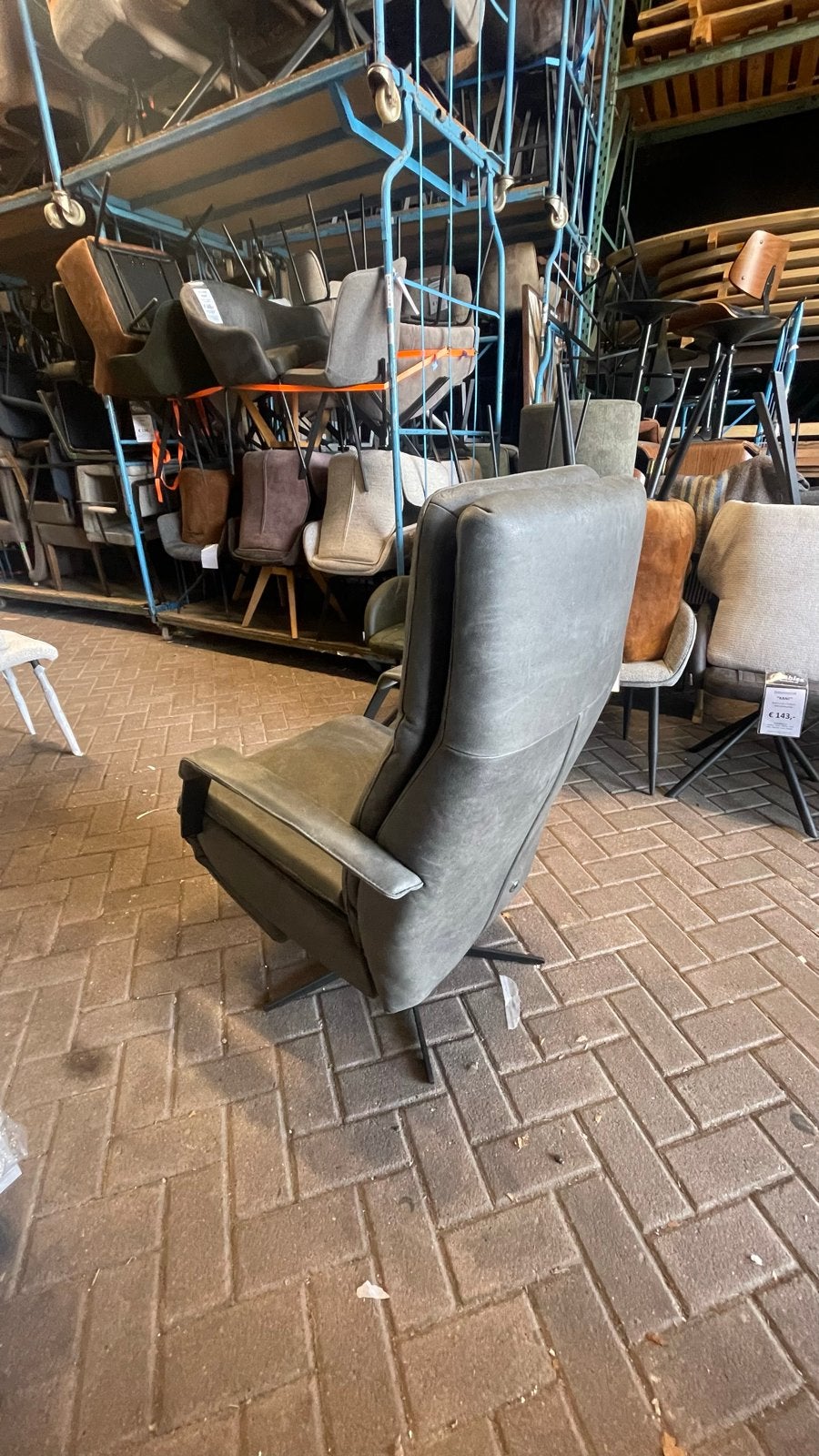 Lederen relaxfauteuil elektrisch verstelbaar met accu, Ophalen, Leer, Zo goed als nieuw, Eén