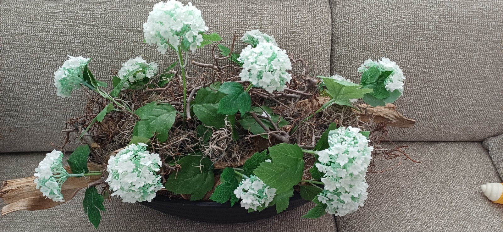 Zwarte Intratuin bloempotten met zijde bloemen 2 stuks voor, Huis en Inrichting, Ophalen, Zo goed als nieuw