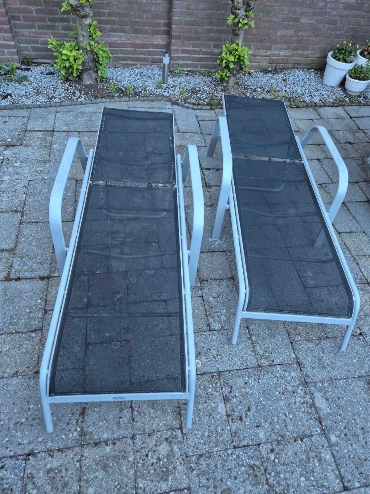Twee comfortabele ligstoelen voor buiten, Tuin en Terras, Ophalen, Gebruikt, Aluminium, Verstelbaar