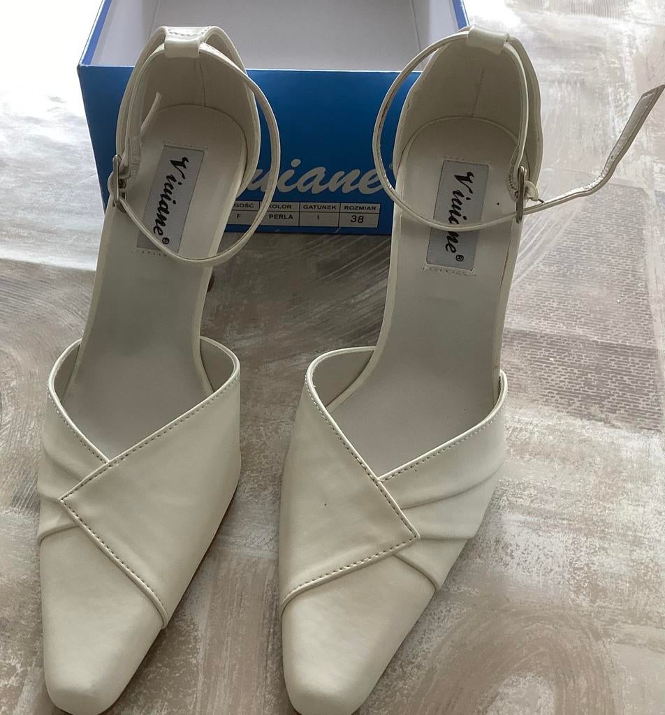 Prachtige nieuwe trouwschoenen maat 38, Kleding | Dames, Ophalen of Verzenden, Zo goed als nieuw, Overige kleuren