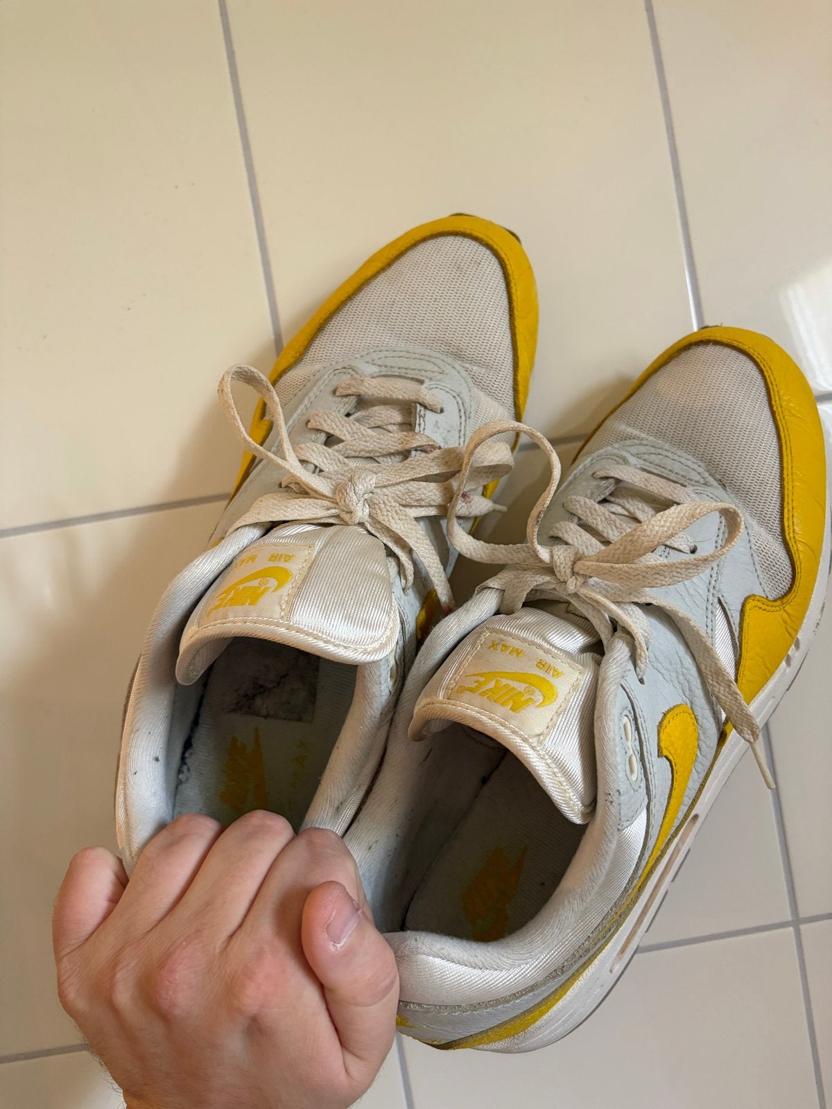 Nike Air Max 1 Sneakers - Geel/Grijs Tour Yellow - Maat 46, Ophalen, Gedragen, Overige kleuren, Sneakers of Gympen