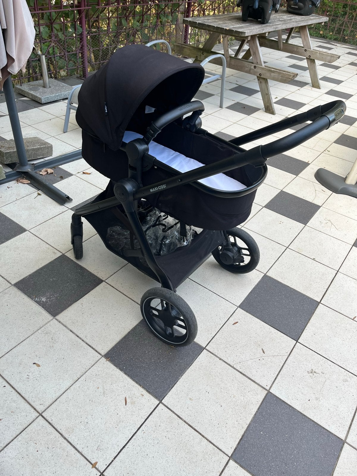 Maxi Cosi Zelia 3 combi kinderwagen met 2 autostoelen, Ophalen, Zo goed als nieuw, Maxi-Cosi, Regenhoes