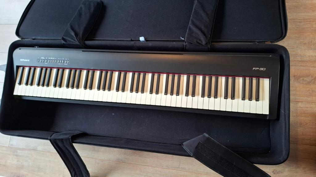 Roland elektronische piano. Let op: Defect., Ophalen of Verzenden, Gebruikt, Zwart