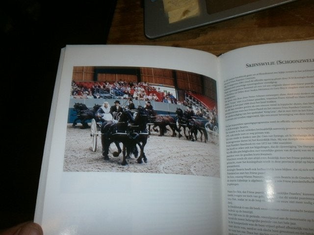 fryske hynder geschiedenis van het friese paard met fotos, Ophalen of Verzenden, Gelezen