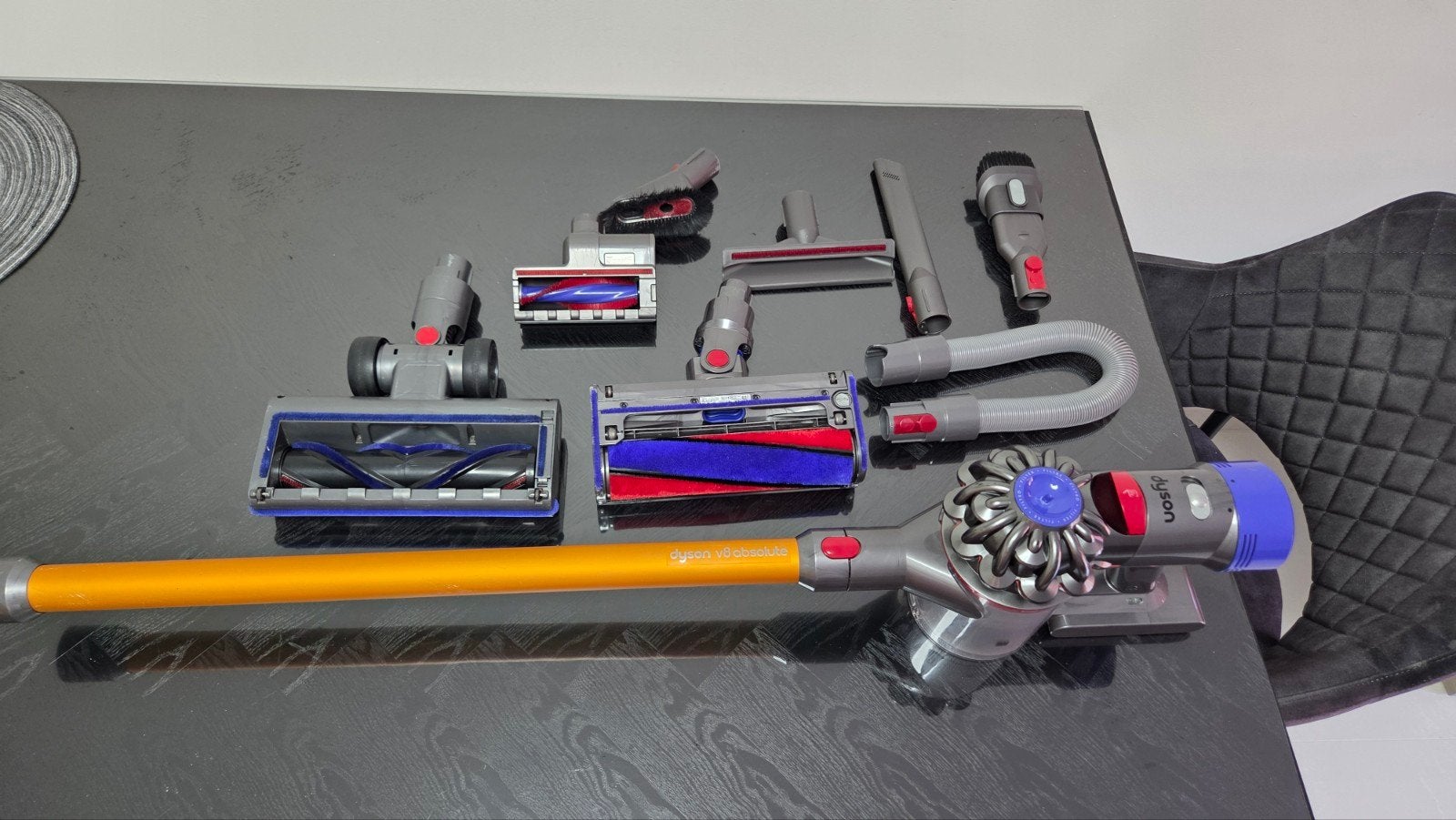 Dyson V8 Absolute steelstofzuiger met accessoires, Witgoed en Apparatuur, Ophalen, Draadloos, Gebruikt, Dyson