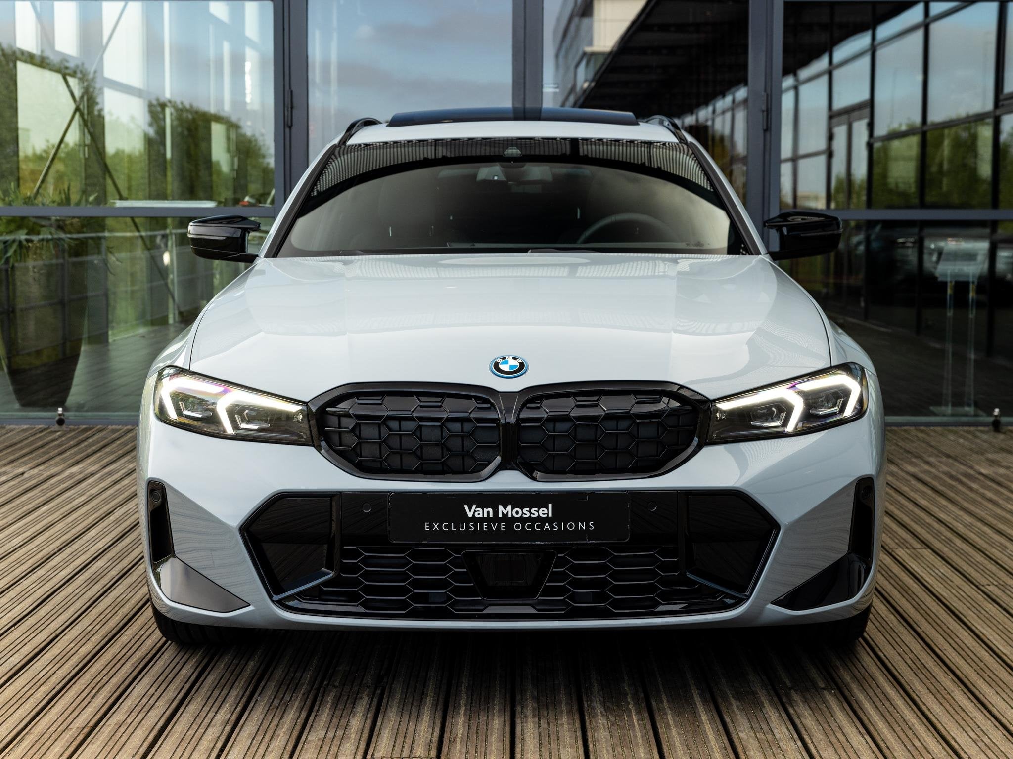 BMW 3-serie Touring 330e | DIRECT BESCHIKBAAR | NW MODEL | M, Auto's, Achterwielaandrijving, Gebruikt, 4 cilinders, 135 min