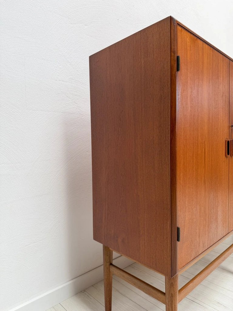 Highboard toegeschreven aan Børge Mogensen Deens jaren 60, Vintage, Eikenhout, Ophalen of Verzenden, Zo goed als nieuw