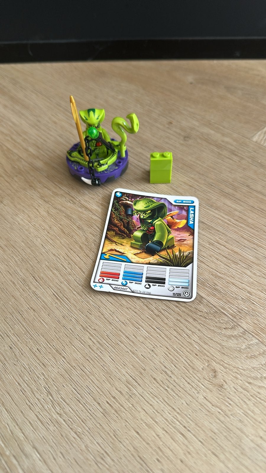Lego Ninjago Lasha minifiguur met kaart - 9562, Kinderen en Baby's, Speelgoed | Duplo en Lego, Gebruikt, Lego, Ophalen of Verzenden