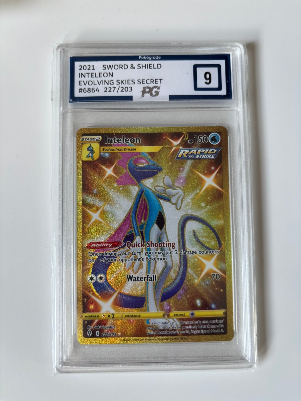 Pokemon inteleon 227/203 evolving skies secret gold  pg 9, Ophalen of Verzenden, Zo goed als nieuw