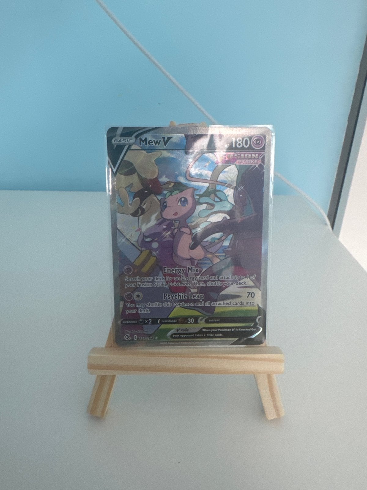 Mew V Pokémonkaart - Fusion Strike 114/264, Ophalen, Zo goed als nieuw, Losse kaart, Foil