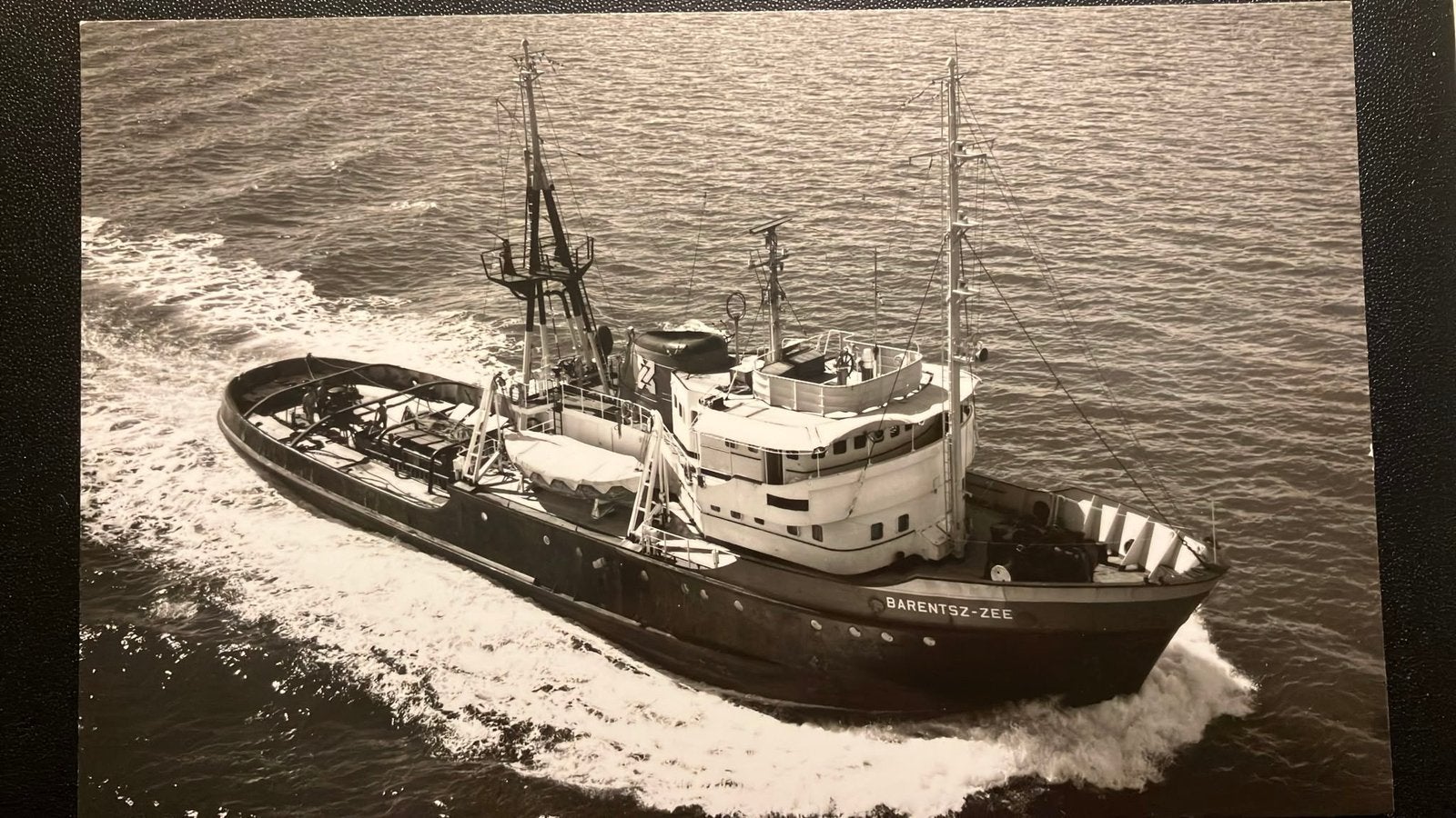 BARENTSZ  ZEE  sleepboot  SMIT  - Airphoto Malacca, Verzamelen, Scheepvaart, Ophalen of Verzenden, Zo goed als nieuw, Kaart, Foto of Prent