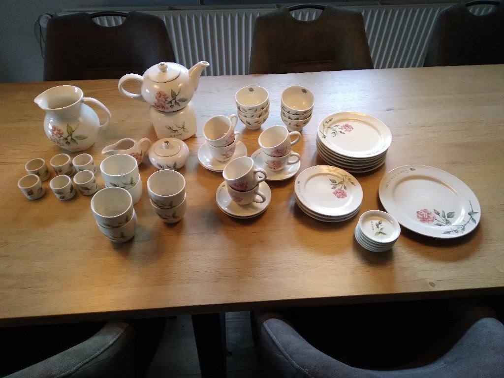 Servies a Rose is a Rose van Jet ter Steege, Keramiek, Overige typen, Ophalen of Verzenden, Zo goed als nieuw