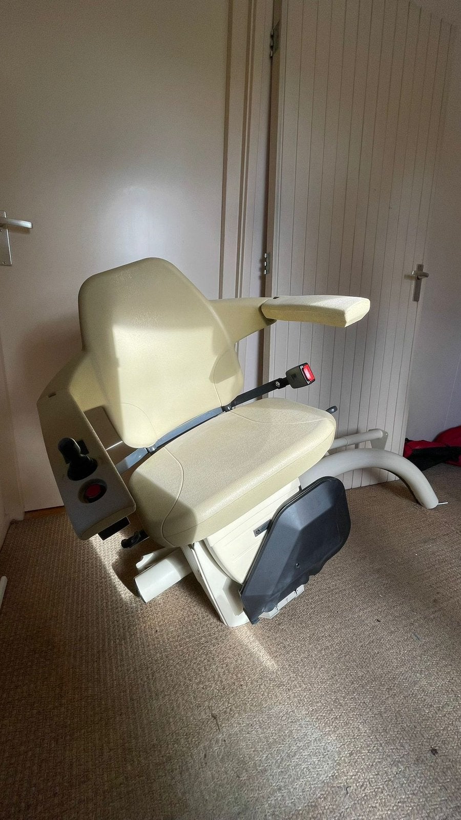 Als nieuw Handicare free curve traplift linksdraaiend, Diversen, Trapliften, Ophalen, Zo goed als nieuw, Met bocht