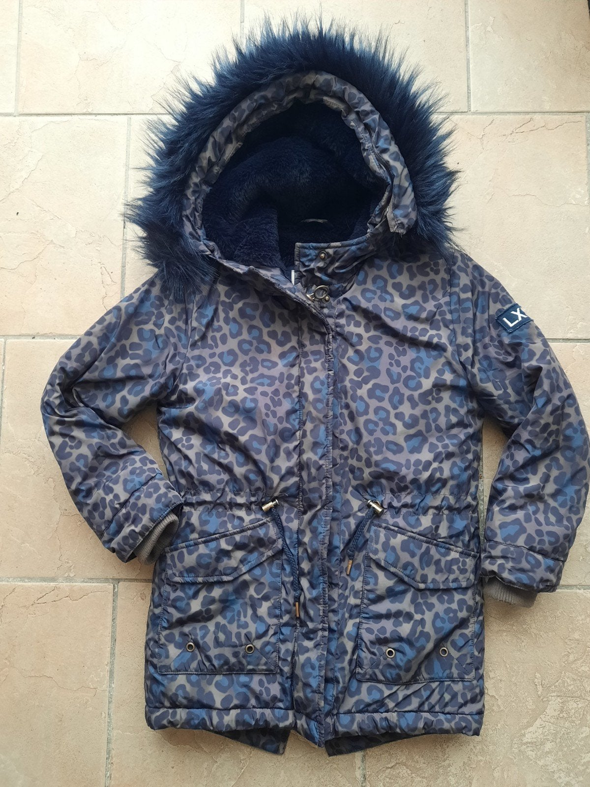 Looxs: warme winter jas camouflage maat 128, Ophalen, Meisje, Looxs Revolution, Zo goed als nieuw