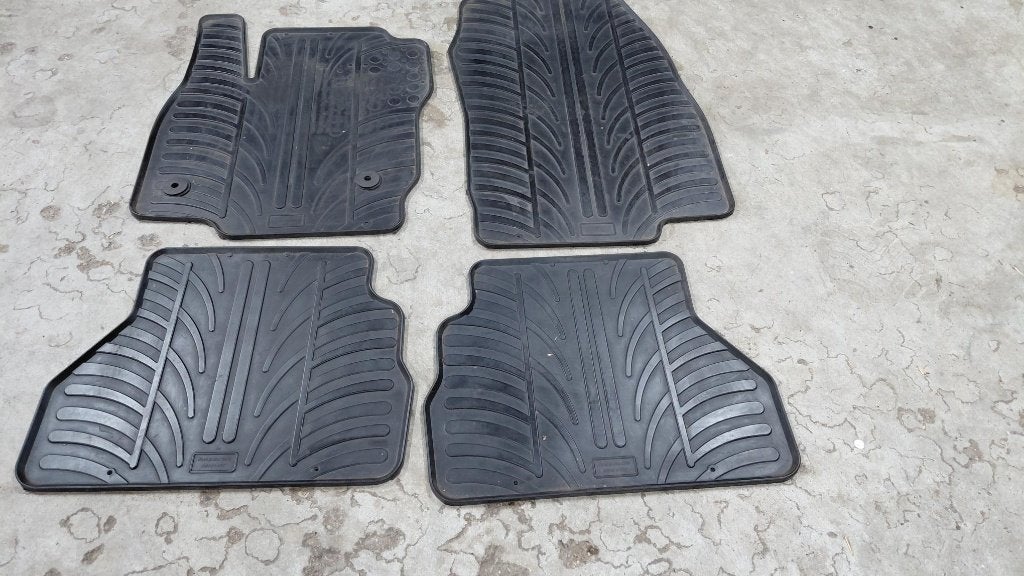 rubber automatten + rubberen kofferbakmat Ford B-max, Ophalen