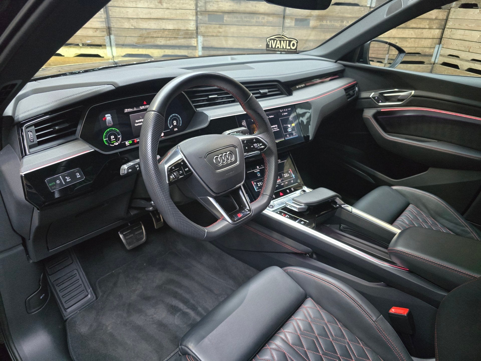 Audi Q8 Sportback e-tron 50 quattro S Edition 95 kWh Pano Le, Auto's, Automaat, Zwart, Leder, Vierwielaandrijving