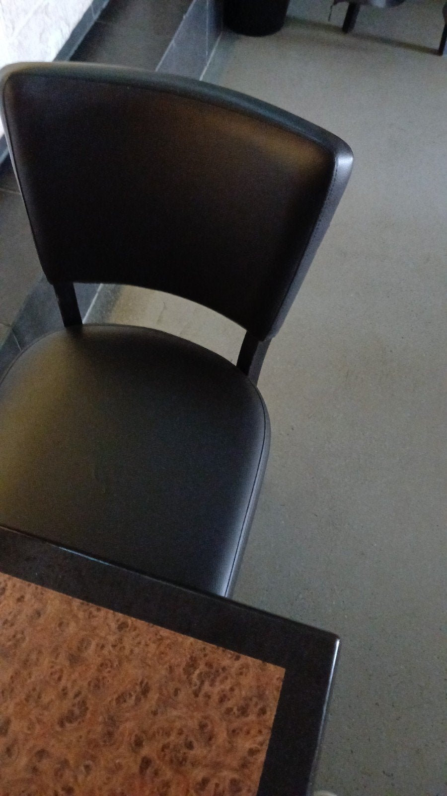 30x Comfortabele stoelen - Zwart en Bruin, Overige materialen, Gebruikt, Bruin, Ophalen of Verzenden