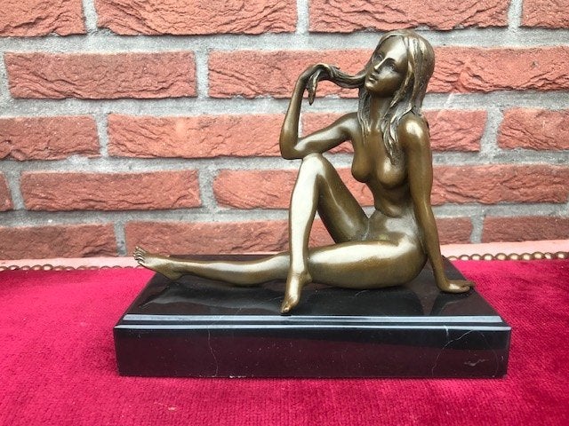 bronzen beeld, elegant zittend naakt, Ophalen of Verzenden, Brons