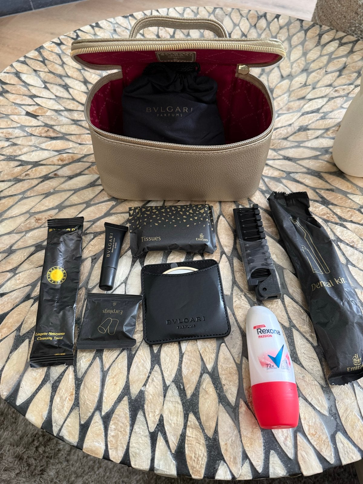 Bulgari Toilettas met Travelkit & Le Gemme Sahare Parfum, Verzenden, Nieuw