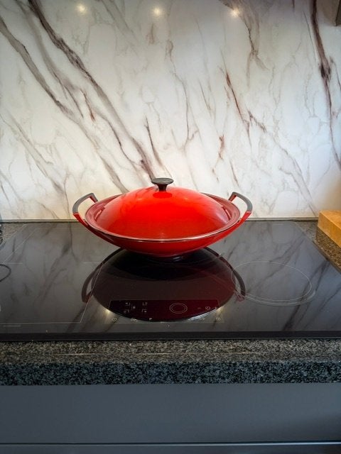 Creuset wokpan, Ophalen, Geschikt voor inductie, Gietijzer, Zo goed als nieuw
