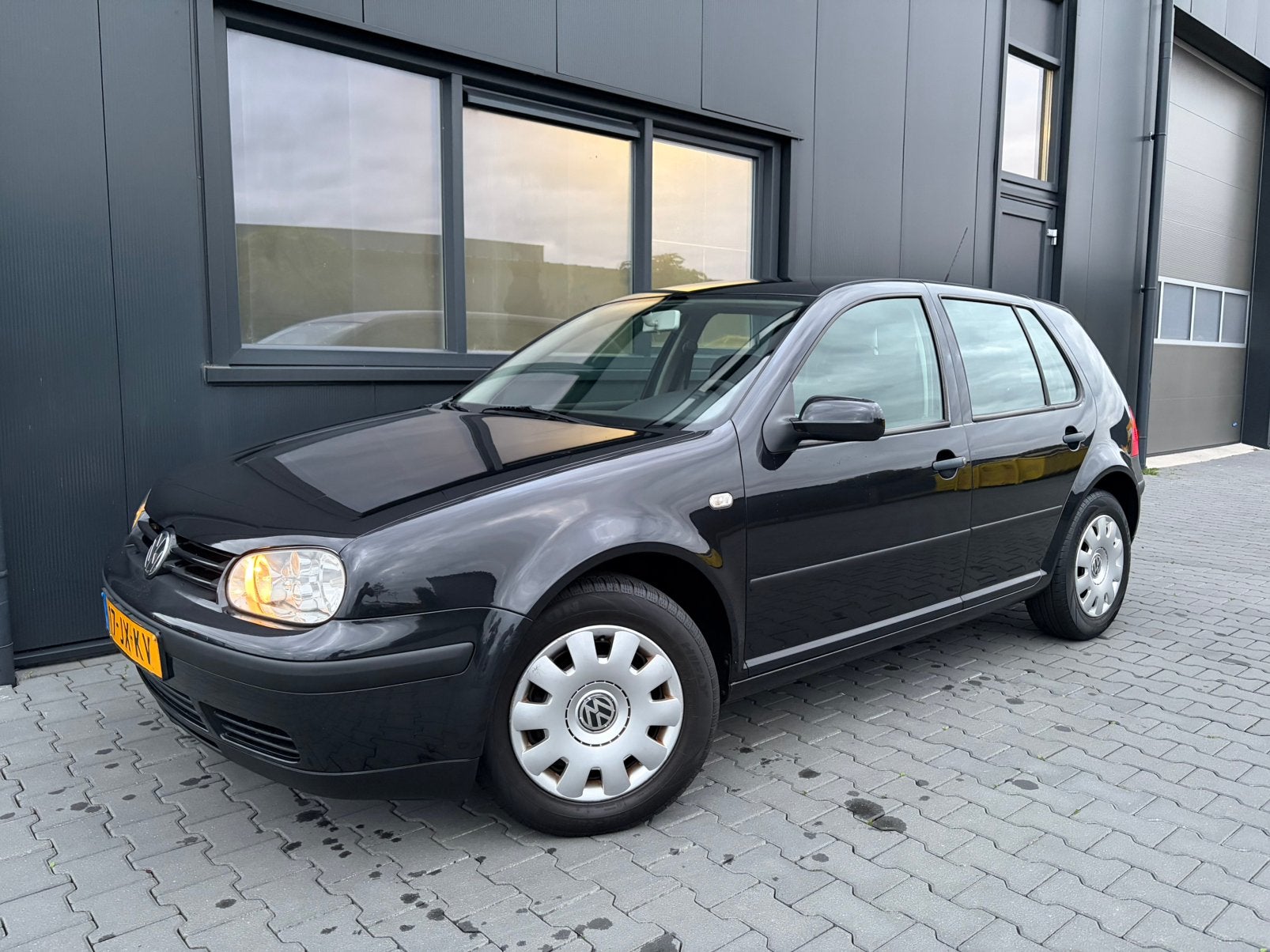Volkswagen Golf 1.6 Zwart | Airco | Trekhaak | Nieuwe APK, Voorwielaandrijving, Stof, 1145 kg, Zwart