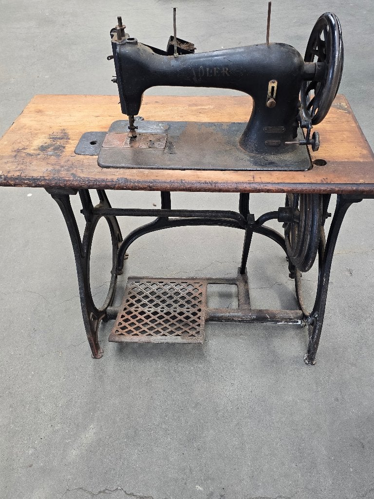 Antieke naaimachine adler, Antiek en Kunst, Antiek | Naaimachines, Ophalen