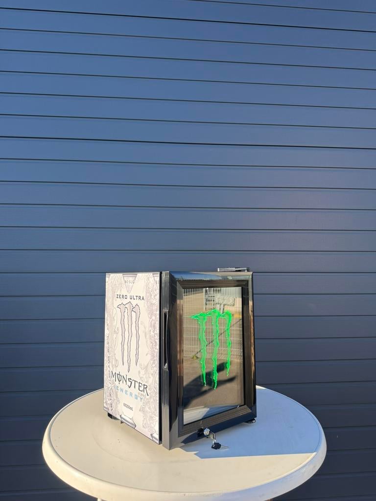 Monster Energy koelkast led 21 liter NIEUW!, Zonder vriesvak, Nieuw, Ophalen of Verzenden, Minder dan 75 liter