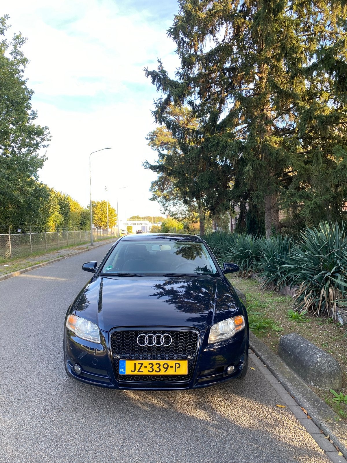 Audi A4 1.8T 163PK, Voorwielaandrijving, Zwart, 4 cilinders, Blauw