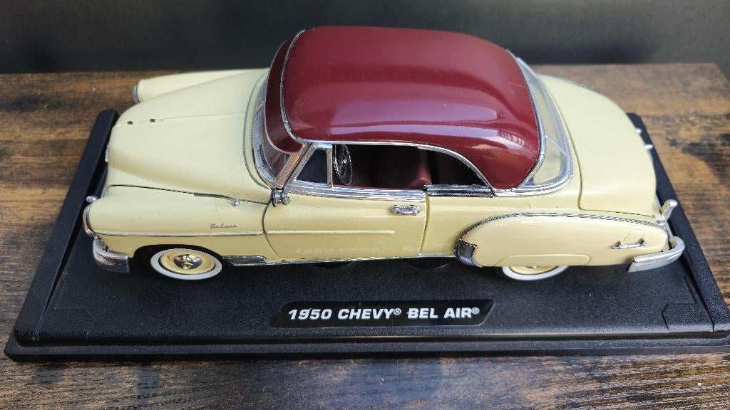 chevrolet bel air 1950 mist wat onderdelen kleur beige 1:18, Ophalen, Gebruikt, Auto