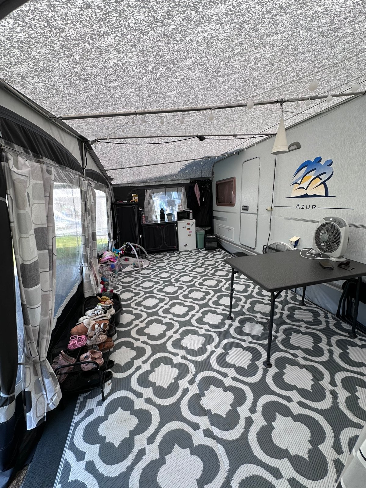 Knaus Azur 500 FU - Caravan met vele opties, Omvormbare zithoek, Kachel, Rondzit, Particulier