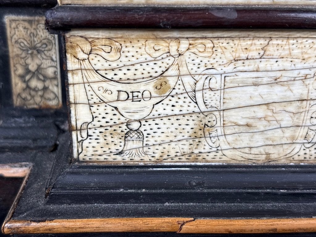Antiek architecturaal devotie-tabernakel — gegraveerd ivoor, Ophalen of Verzenden