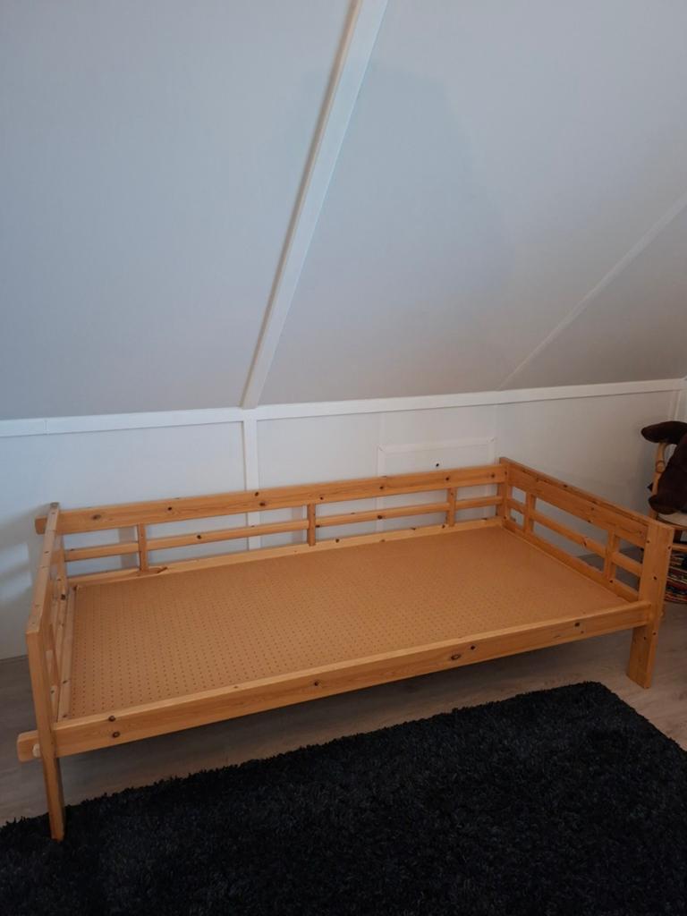 Een prachtig 1-persoons stapelbed met bureau, Huis en Inrichting, Ophalen, Eenpersoons, Hout, 90 cm