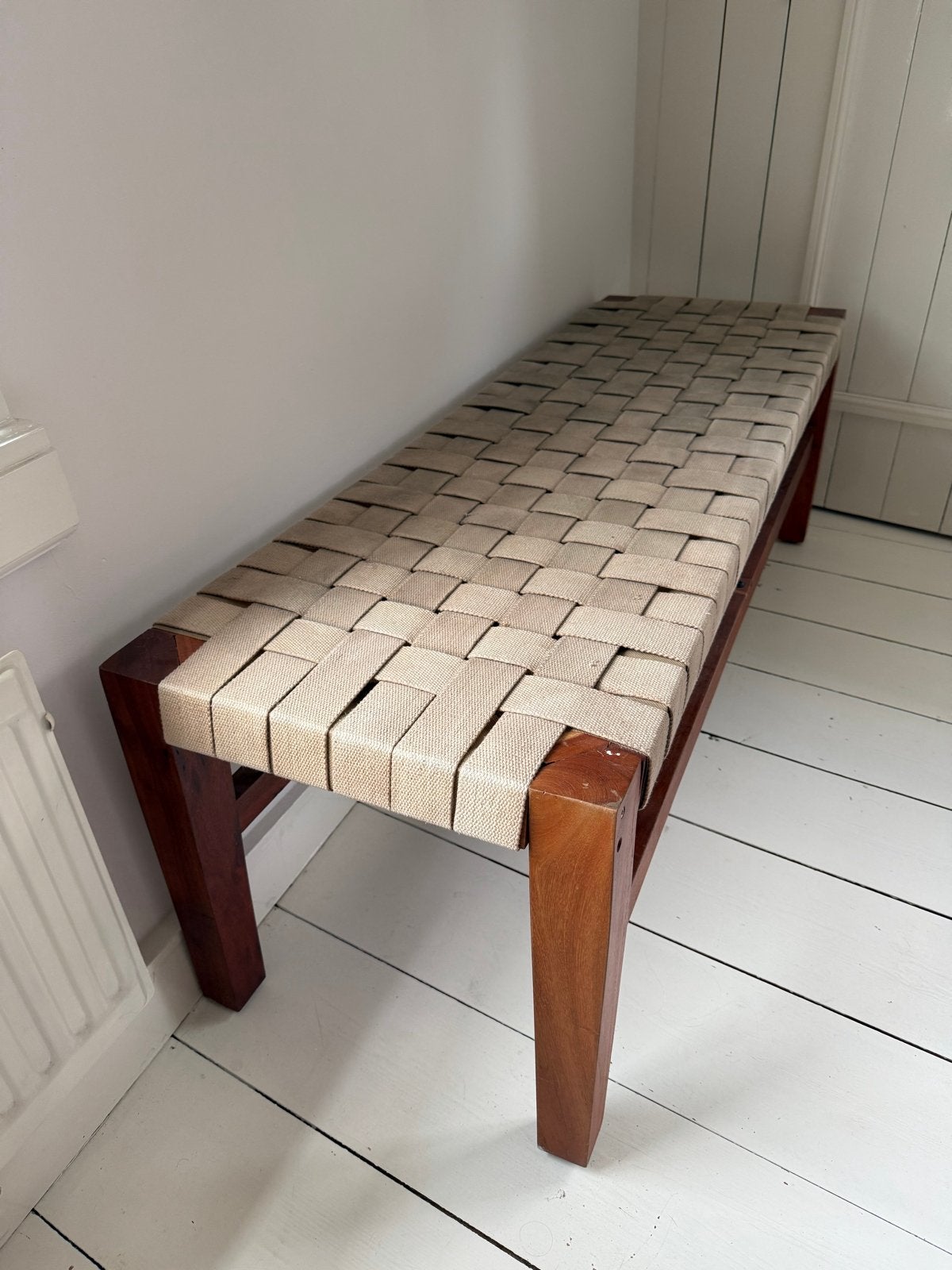 Stijlvol houten bankje met geweven zitting, Ophalen, Gebruikt, Bruin, Hout