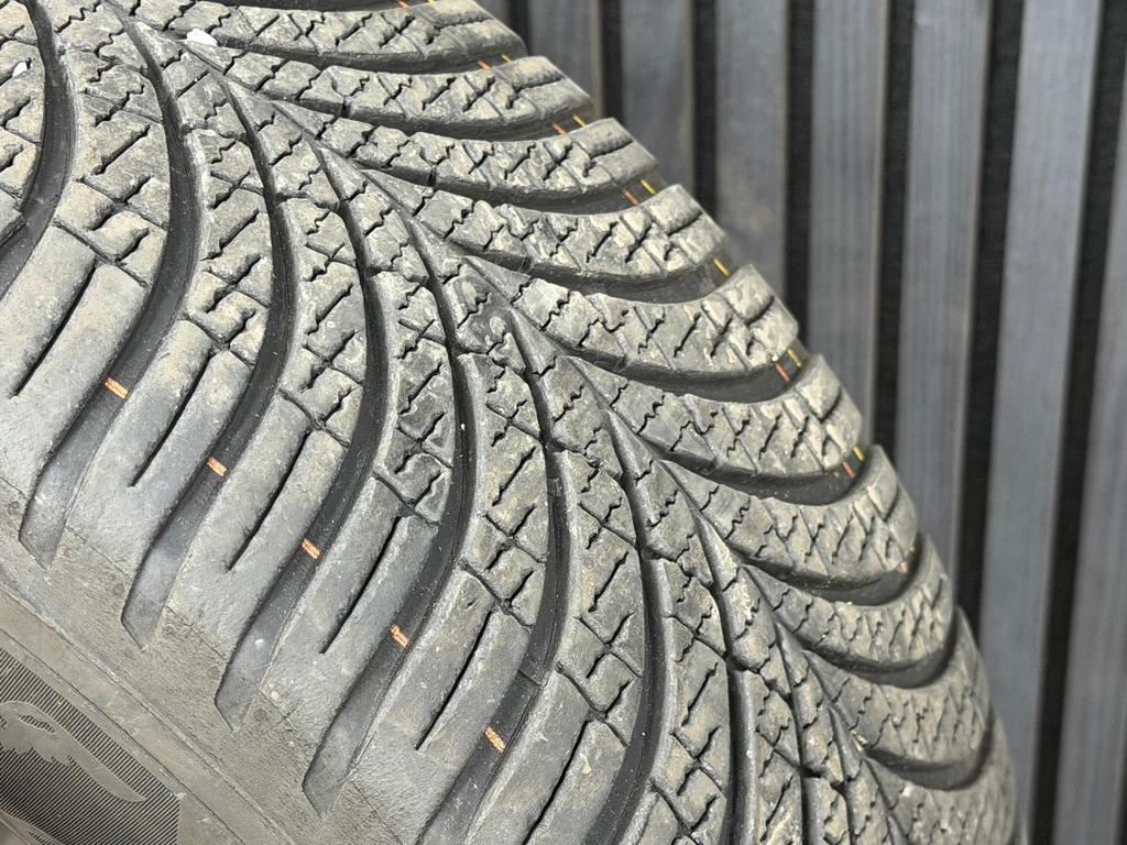 4x 235-50-19 Goodyear All season ca7mm dot22 €400,- all incl, Ophalen, Gebruikt, All Season, Band(en)