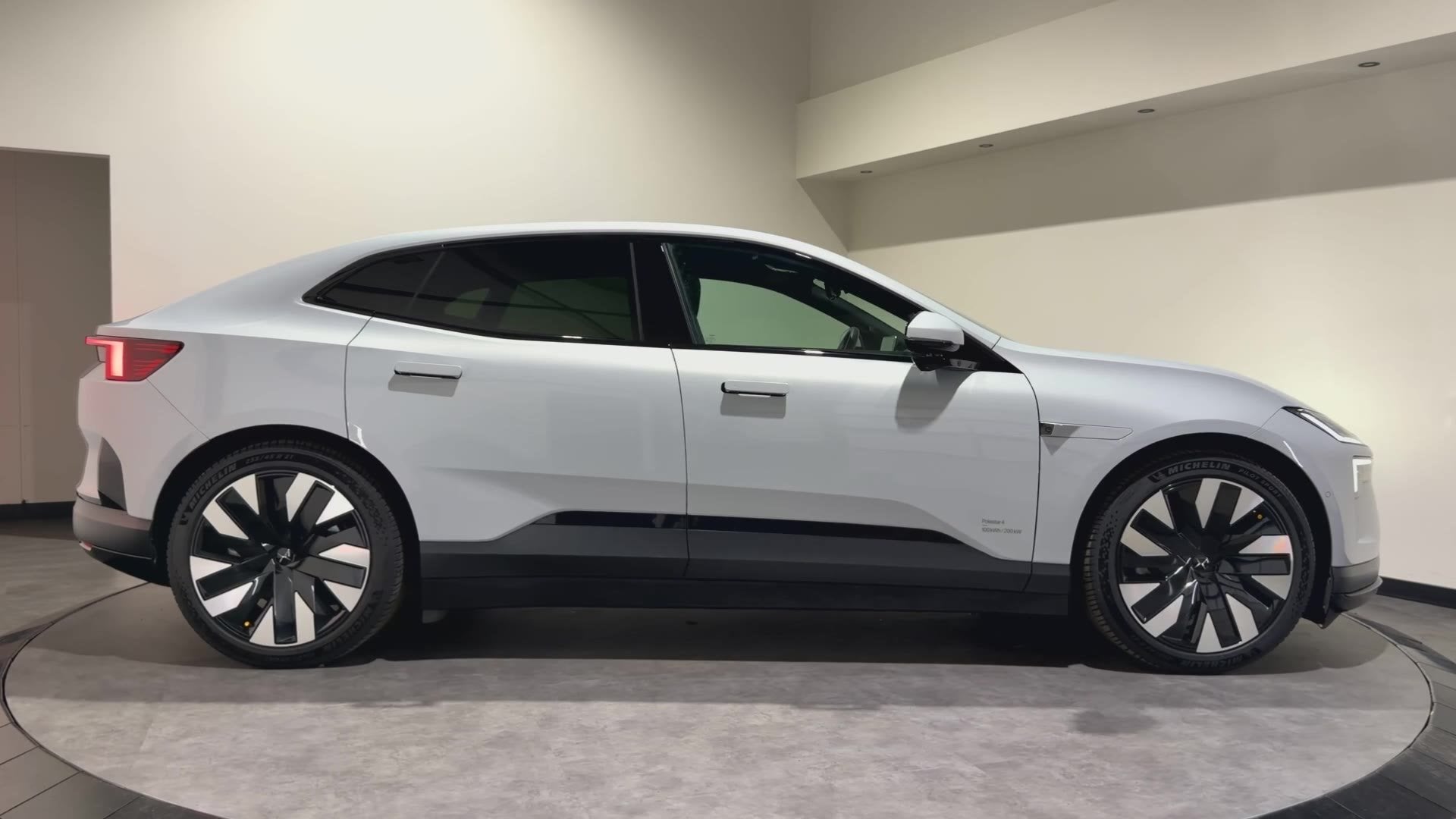 Polestar 4 Long Range Single motor 100 kWh | Drive Pro, Pilo, Auto's, Polestar, Automaat, Achterwielaandrijving, Met garantie (alle)