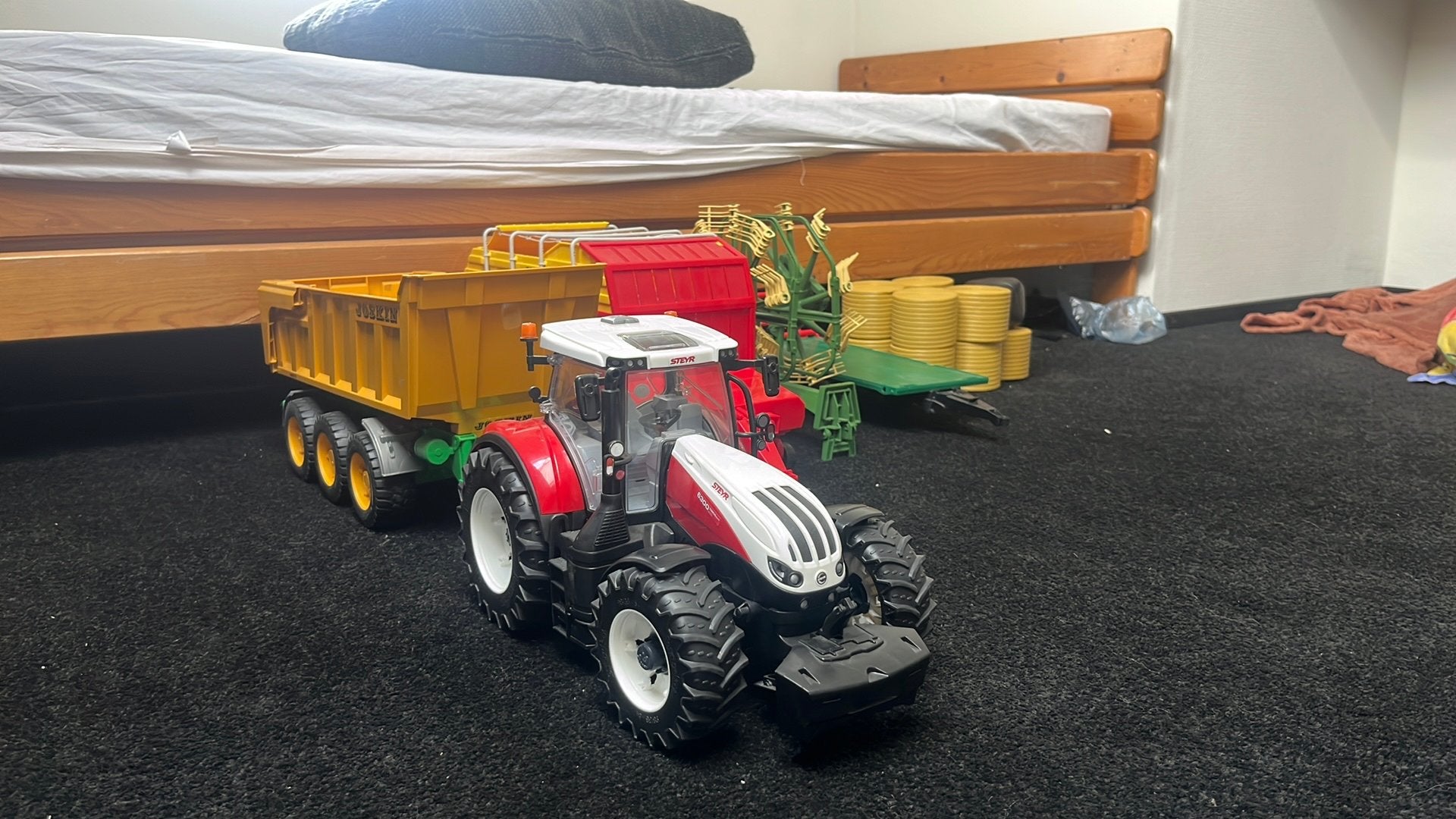 Bruder steyr + opraapwagen, dieker, balenwagen en 10 balen, Ophalen, Gebruikt