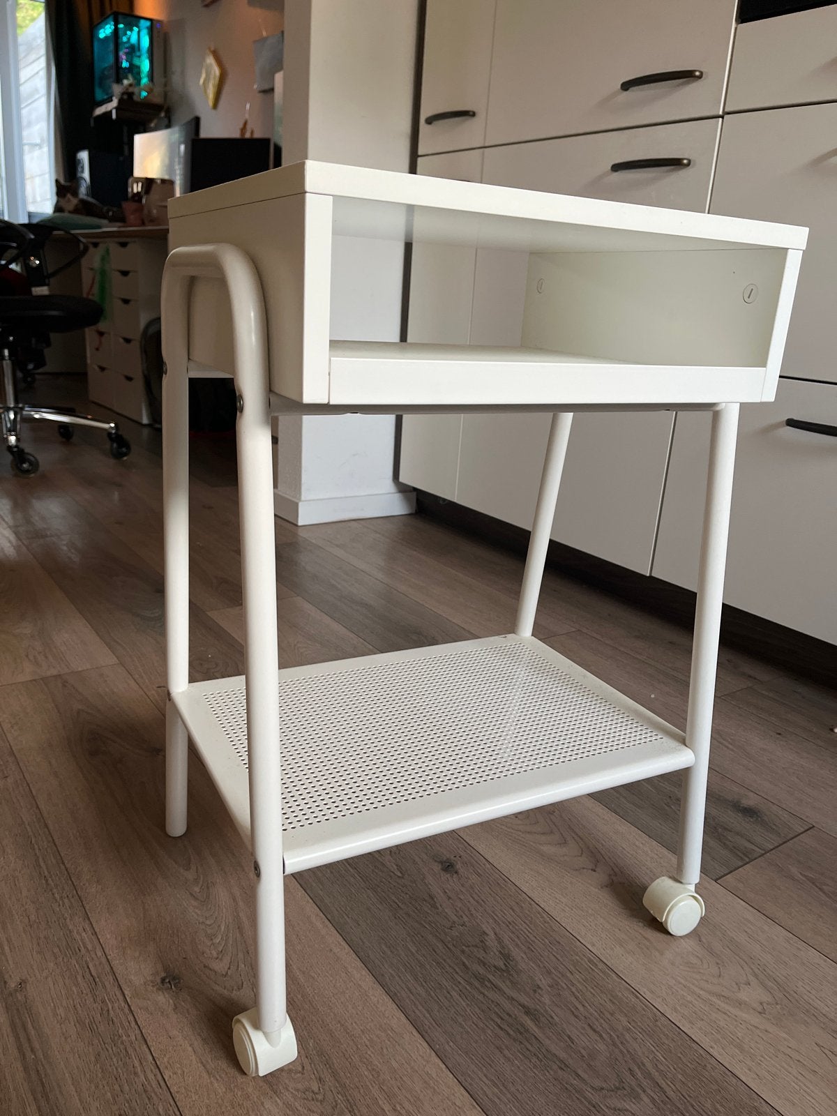 IKEA Nachtkastje op wieltjes - Wit, Ophalen, Gebruikt, Minder dan 45 cm, Metaal of Aluminium