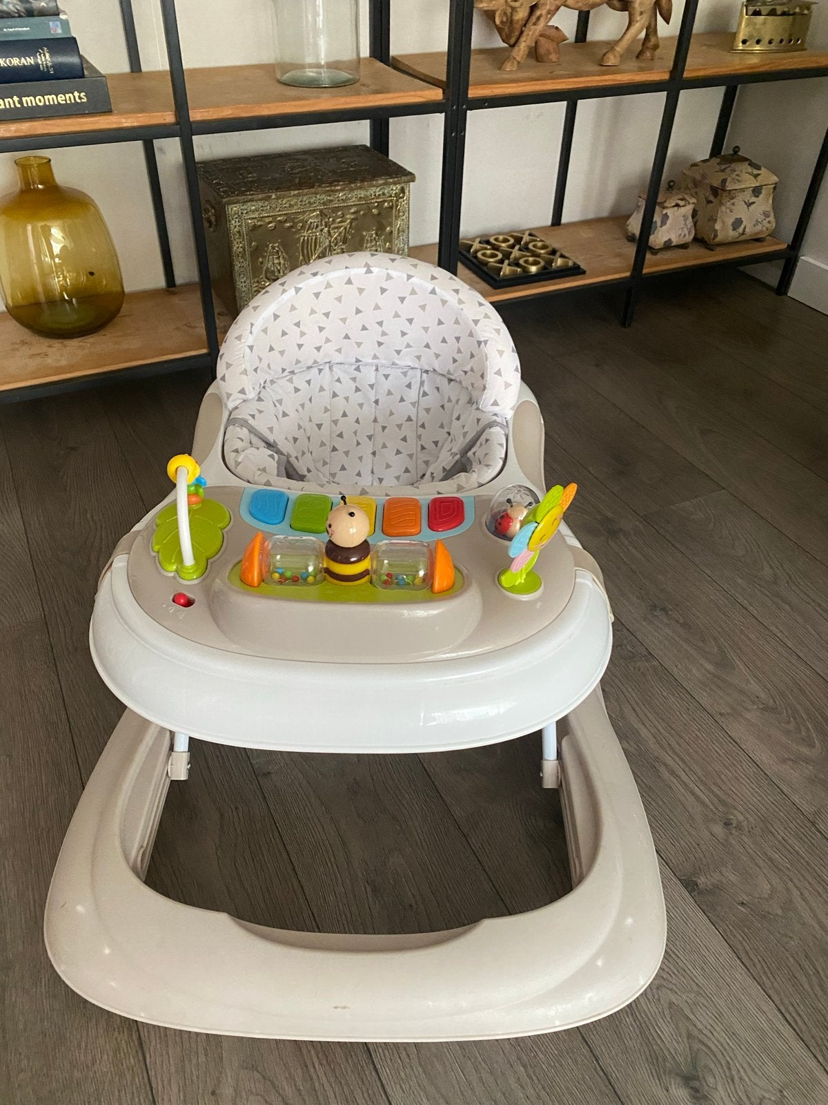 Qute loopstoel met speelpaneel, Kinderen en Baby's, Speelgoed | Babyspeelgoed, Ophalen, Gebruikt, Overige typen, Met licht
