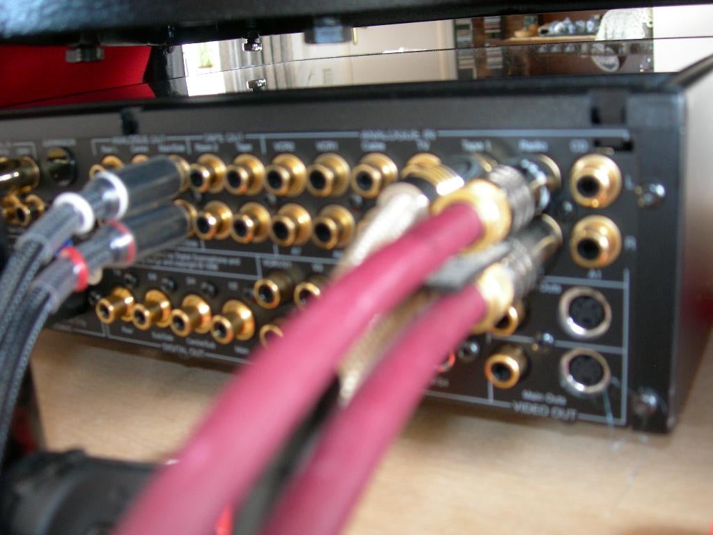 AANGEBODEN MERIDIAN 561, 7.1., Overige merken, Gebruikt, Ophalen of Verzenden, Minder dan 60 watt