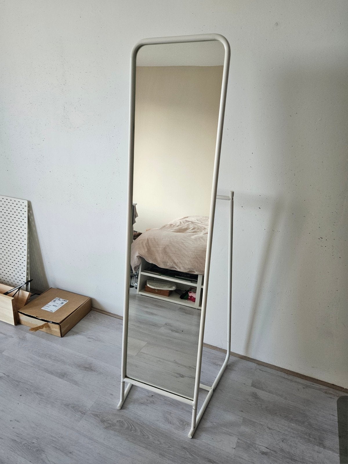 IKEA KNAPPER staande spiegel, Ophalen, Minder dan 50 cm, Zo goed als nieuw, 150 tot 200 cm