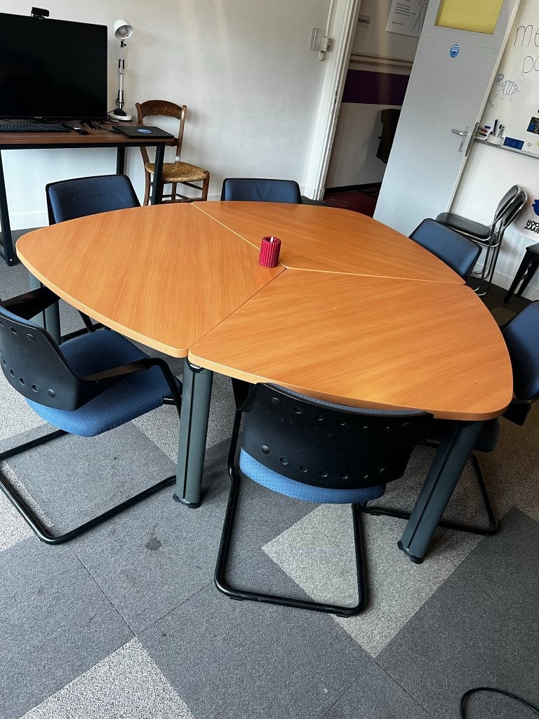 Gratis driedelige vergadertafel, Ophalen, Demontabel, Hout, Bruin