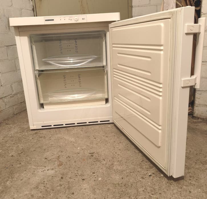 Liefhebber mini vriezer in zeer nette staat.Energieklasse A, Witgoed en Apparatuur, Vriezers en Diepvrieskisten, Minder dan 85 cm