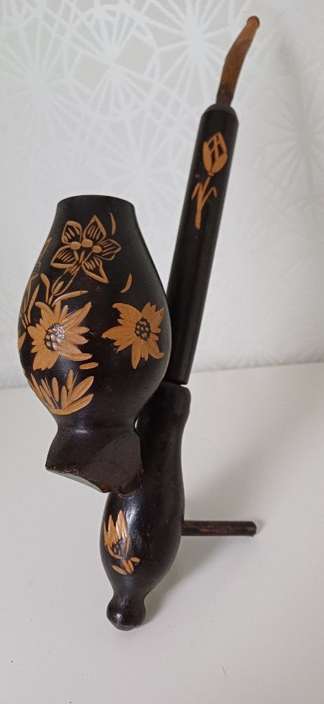 Oude houten pijp versierd met bloemen, Verzamelen, Ophalen of Verzenden, Gebruikt, (Water)pijp