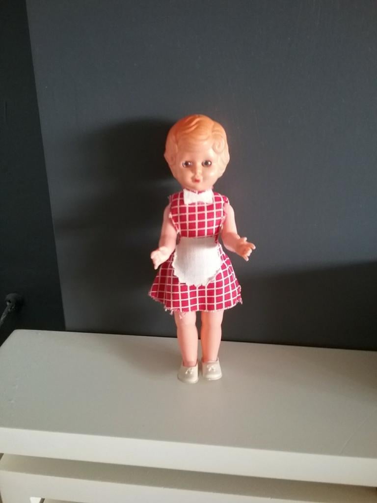 Vintage popje met slaapoogjes, schoentjes en kleertjes, Ophalen of Verzenden, Gebruikt, Pop
